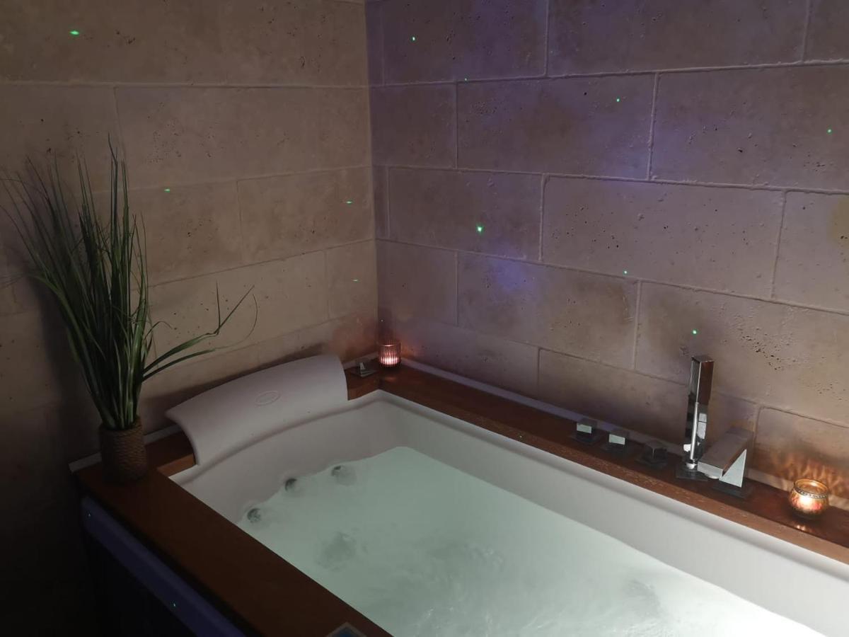 Jacuzzi - La Petite Romantique - Flobnb ラン エクステリア 写真